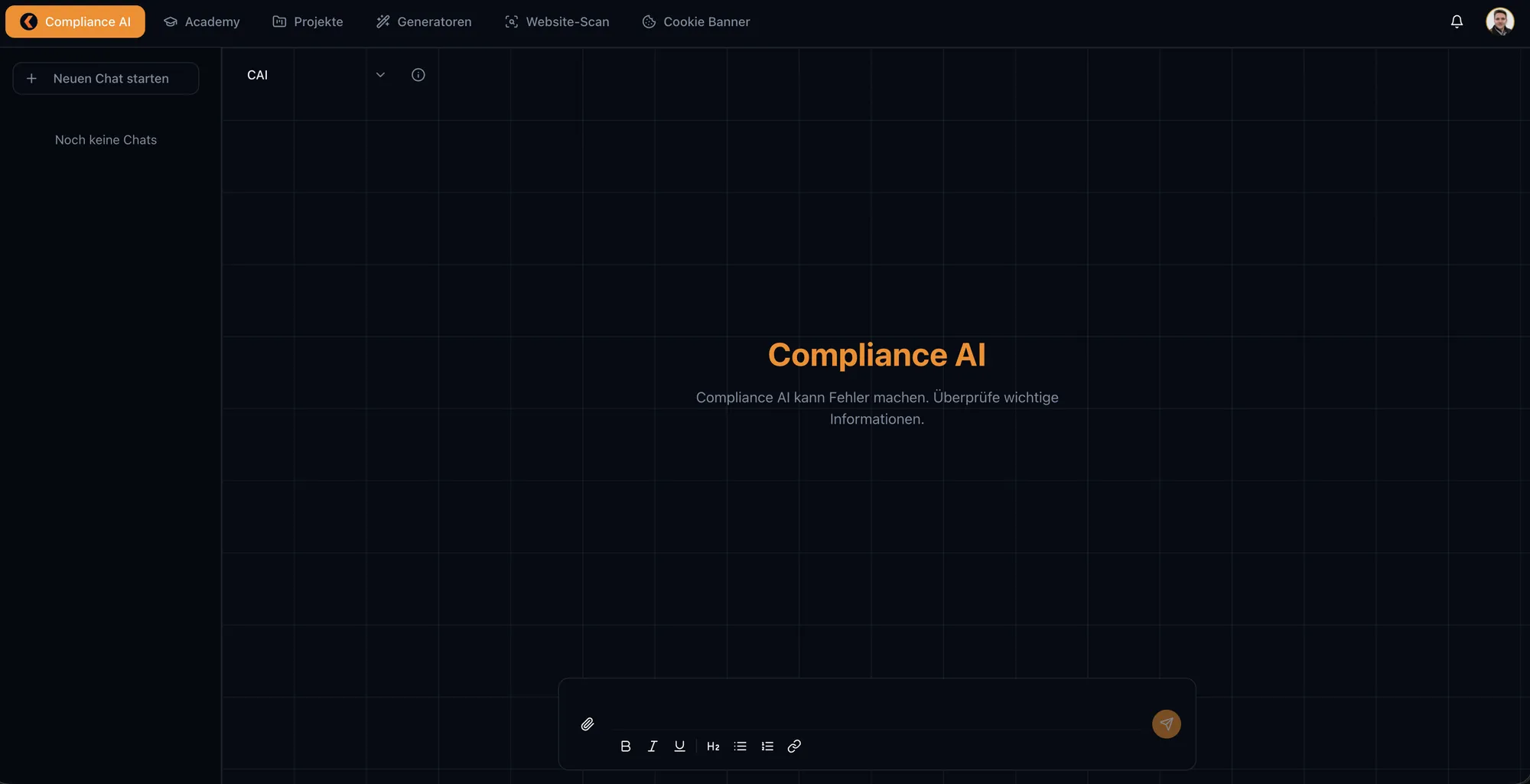 Der KI-Chat der Compliance AI mit leerem Verlauf und Eingabefeld.